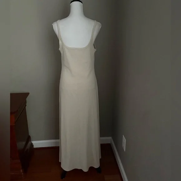 Old Navy Fit and Flare Ribbed Maxi Dress Size XL
NEW - Picture 6 of 12